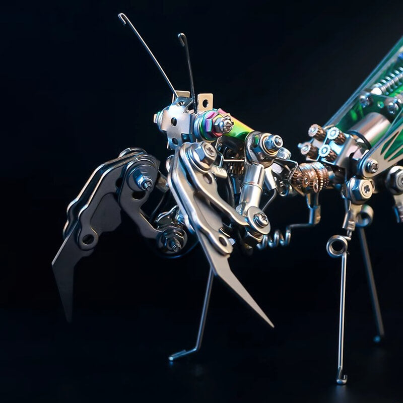 Close-up of the claws on the 3D metal mantis model