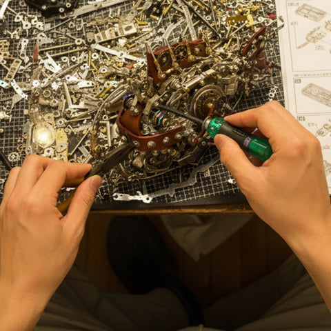 mechanical-anglerfish-diy-assembly-process-closeup